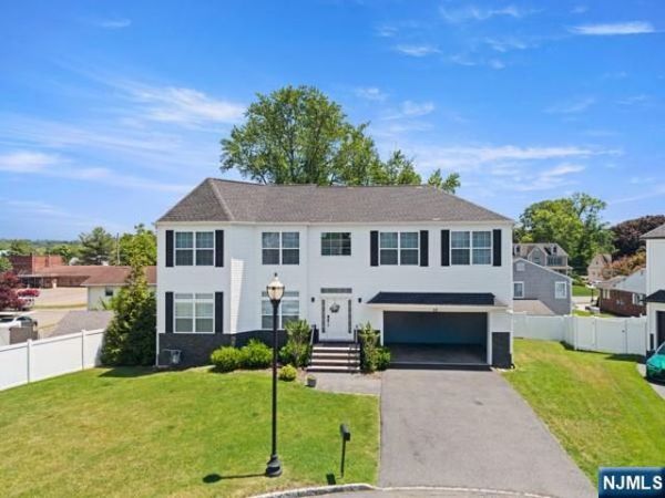 28 Lamb Court, NORWOOD, NJ 07648