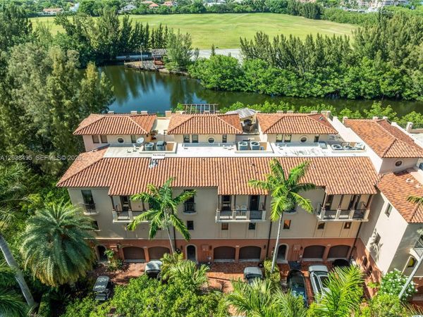 6232 Paradise Point Dr , Palmetto Bay, FL 33157