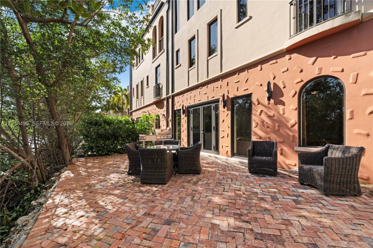 6232 Paradise Point Dr, Palmetto Bay, FL 33157 Photo
