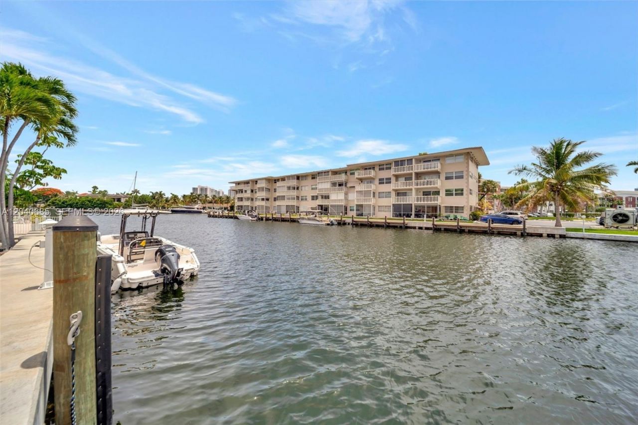 427 Golden Isles Dr, Unit 16H, Hallandale Beach, FL 33009 Photo