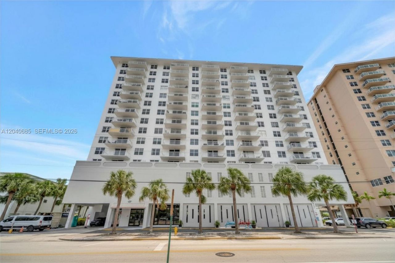 427 Golden Isles Dr, Unit 16H, Hallandale Beach, FL 33009 Photo