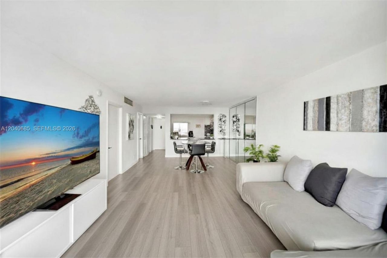 427 Golden Isles Dr, Unit 16H, Hallandale Beach, FL 33009 Photo