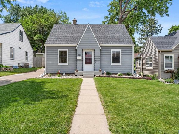 823 S West Ave, Sioux Falls, SD 57104
