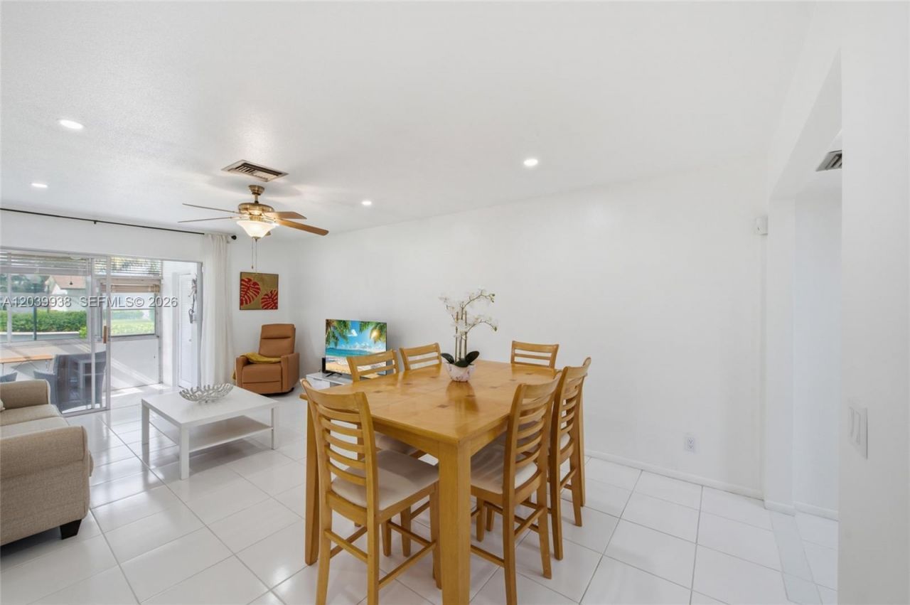 2894 E Crosley Dr E , Unit D, West Palm Beach, FL 33415 Photo