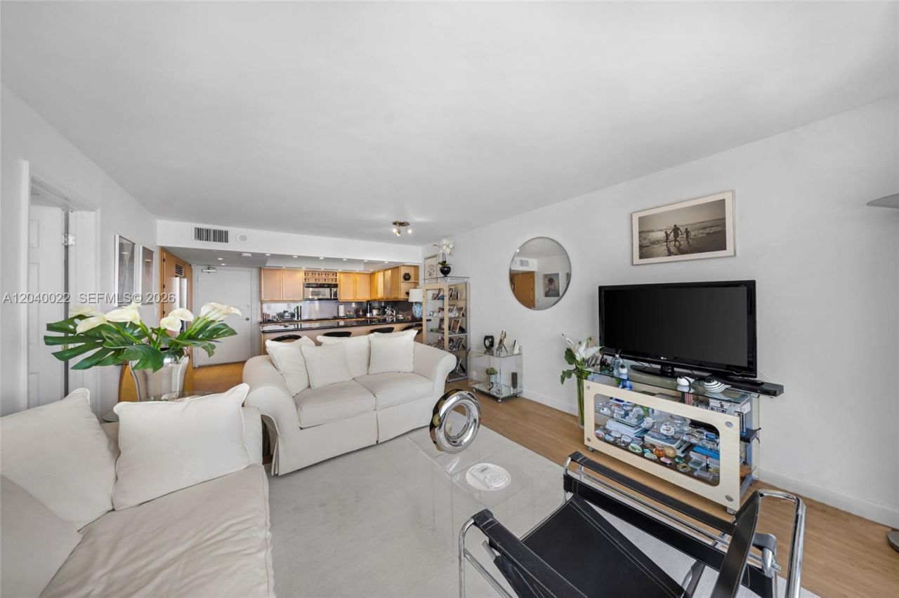 465 Ocean Dr , Unit 1009, Miami Beach, FL 33139 Photo