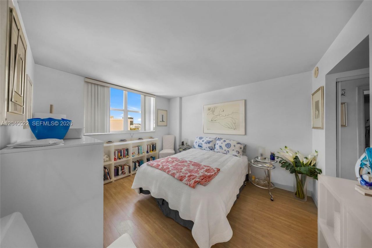 465 Ocean Dr , Unit 1009, Miami Beach, FL 33139 Photo