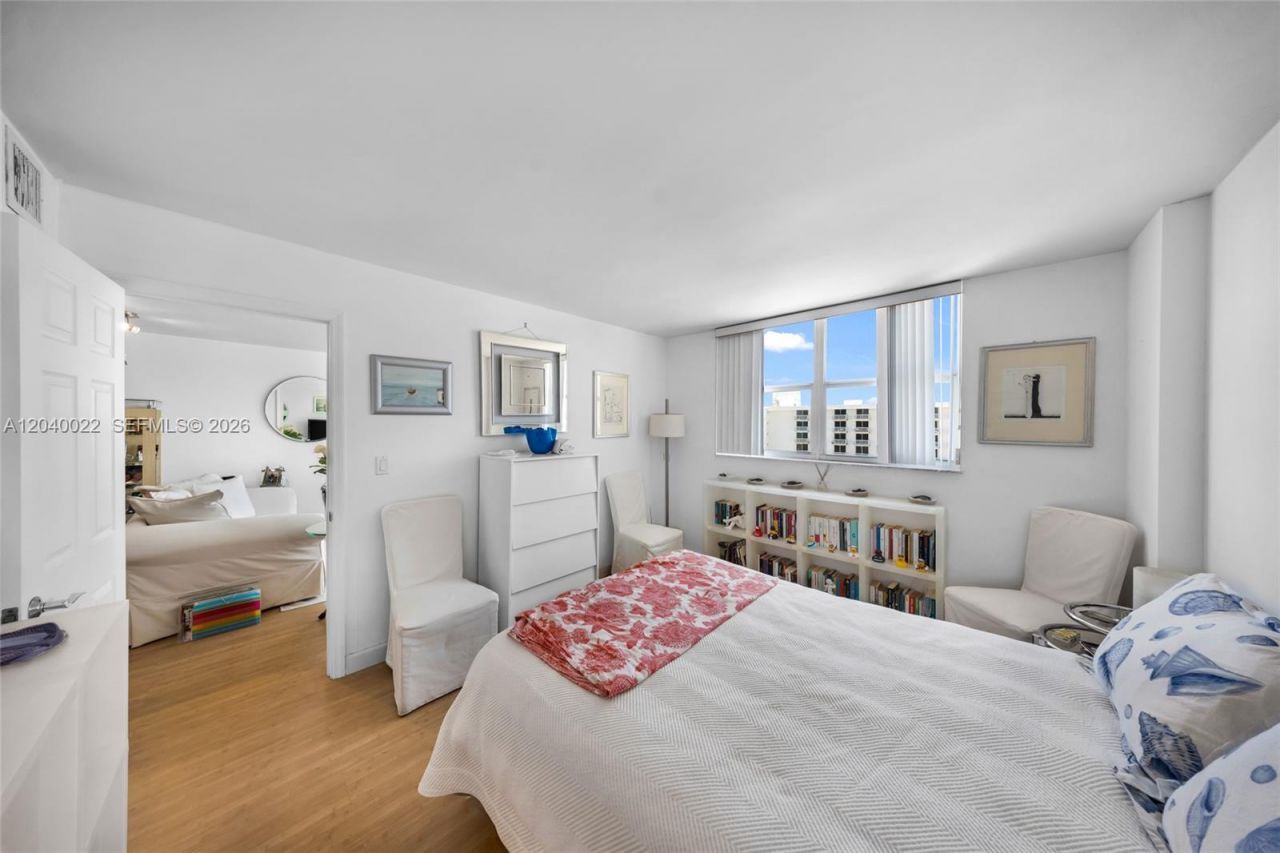 465 Ocean Dr , Unit 1009, Miami Beach, FL 33139 Photo