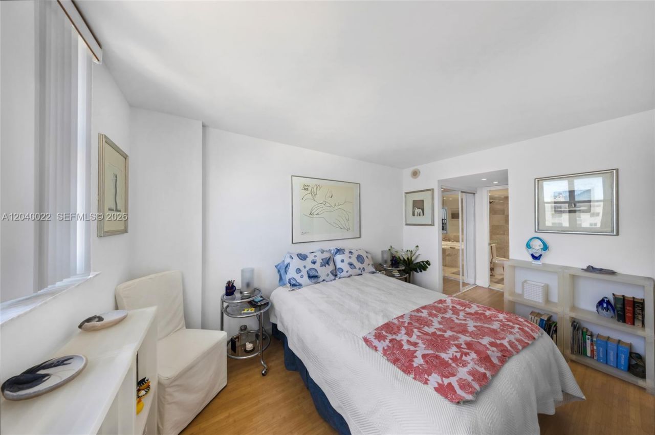 465 Ocean Dr , Unit 1009, Miami Beach, FL 33139 Photo