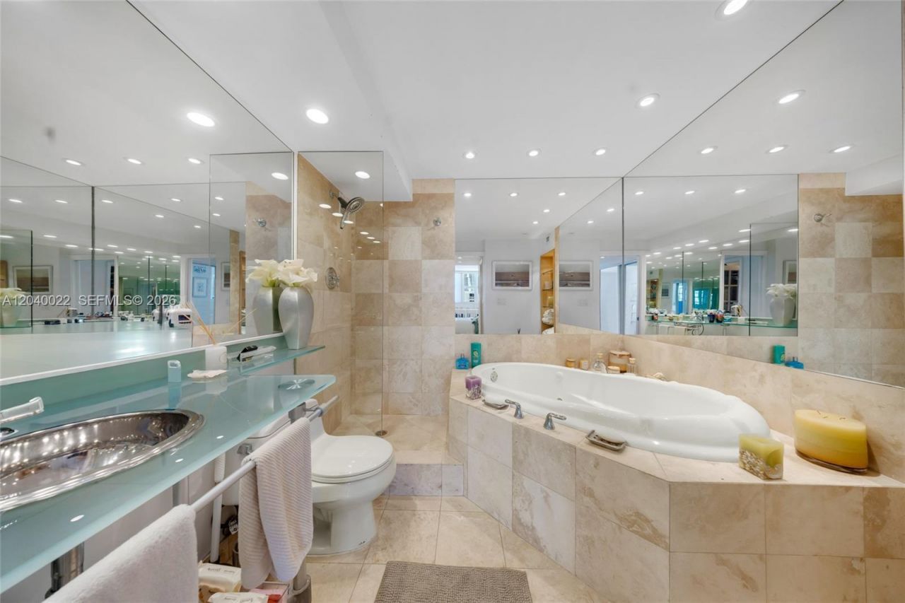 465 Ocean Dr , Unit 1009, Miami Beach, FL 33139 Photo