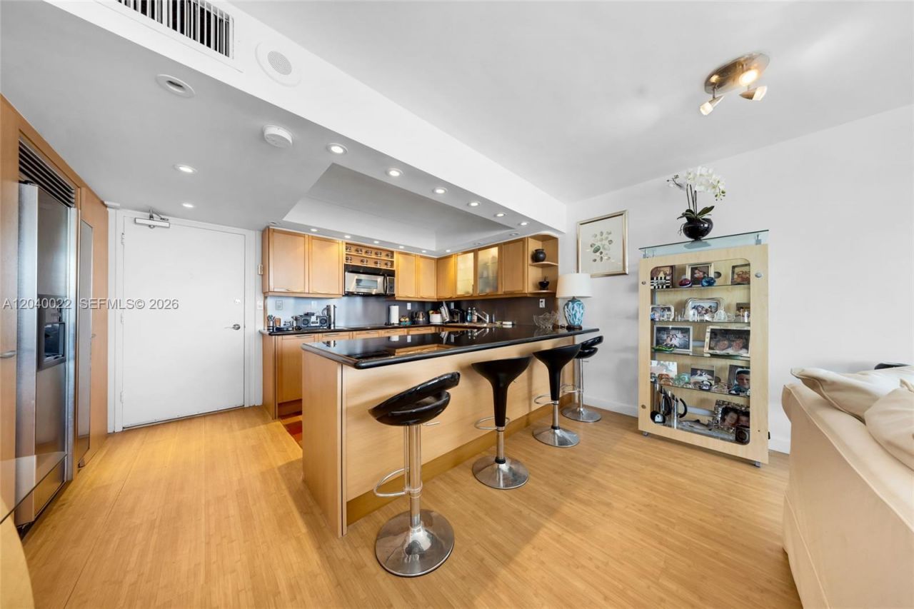 465 Ocean Dr , Unit 1009, Miami Beach, FL 33139 Photo