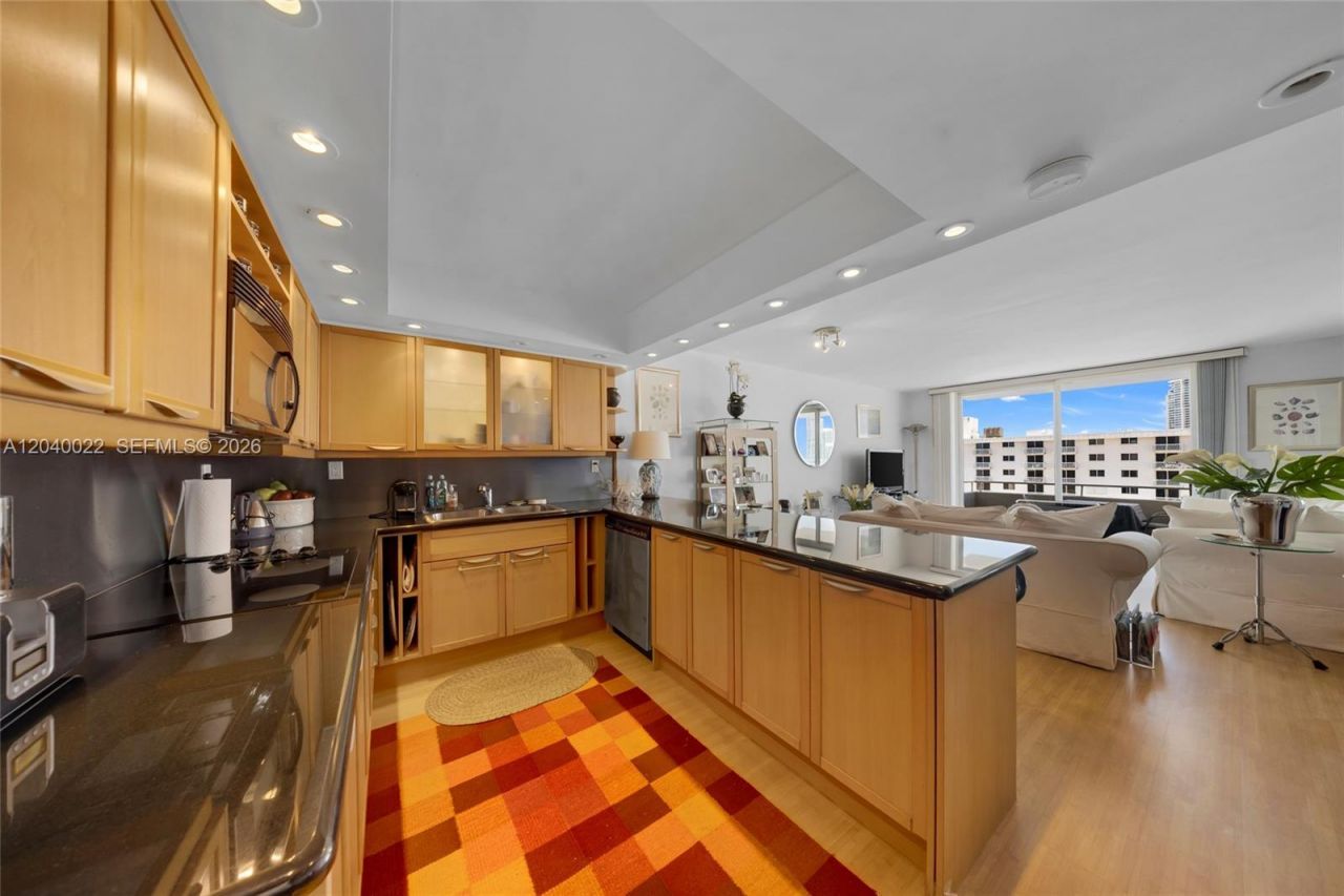 465 Ocean Dr , Unit 1009, Miami Beach, FL 33139 Photo