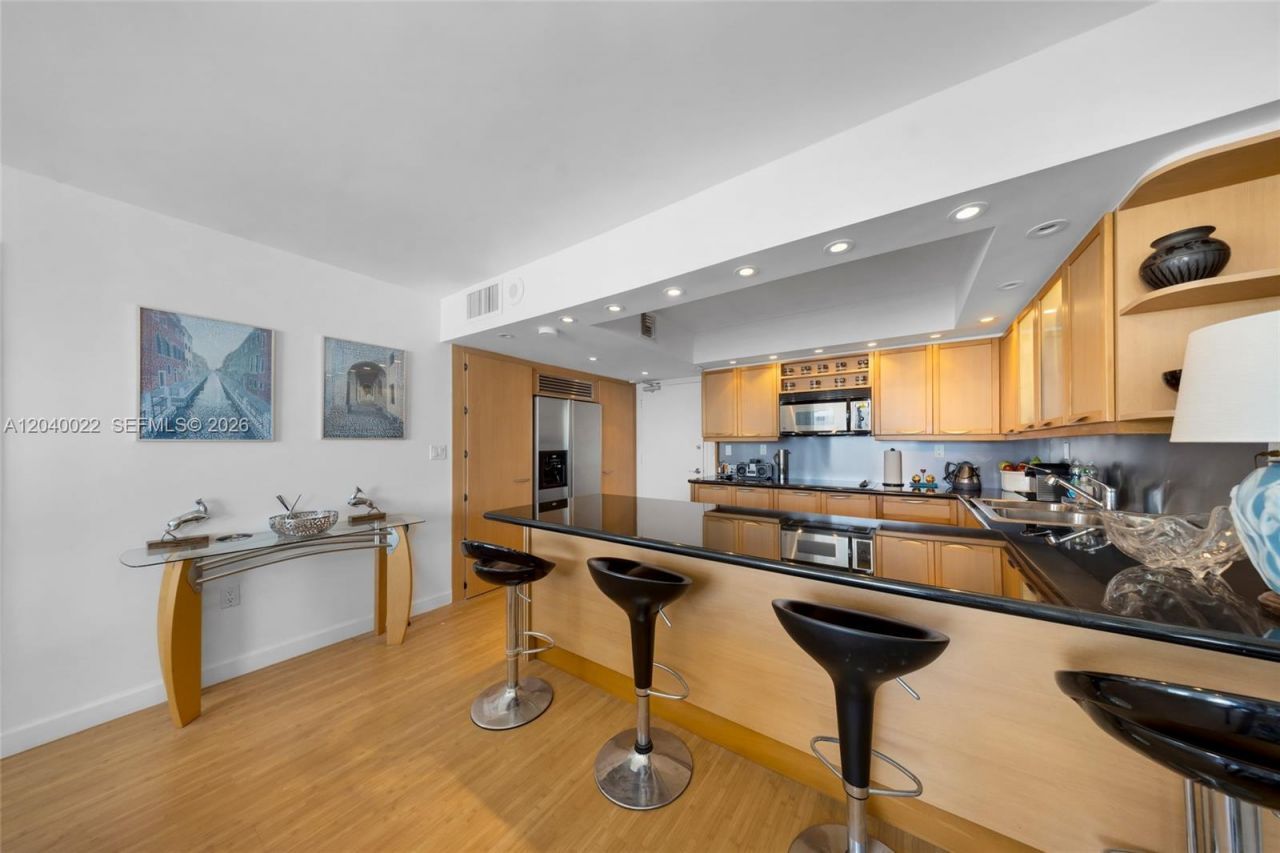 465 Ocean Dr , Unit 1009, Miami Beach, FL 33139 Photo