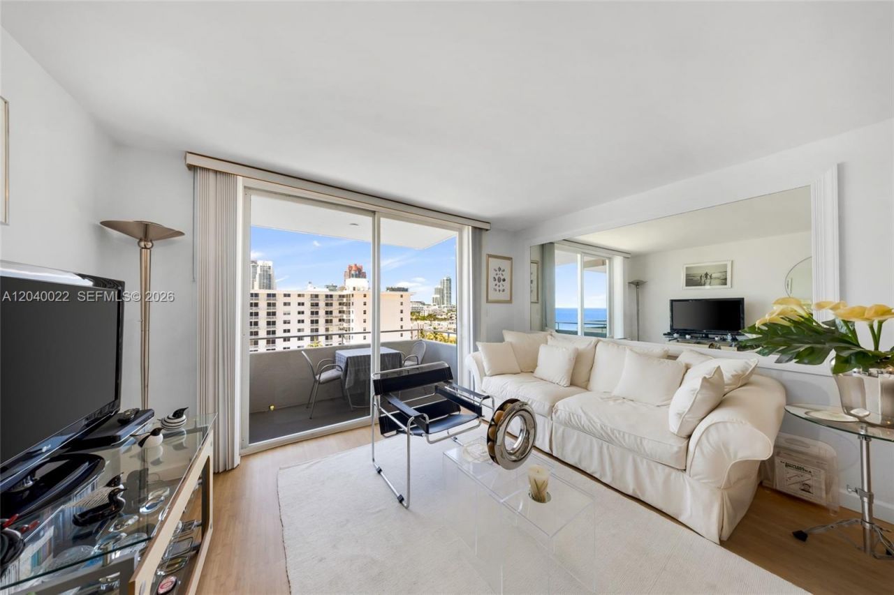 465 Ocean Dr , Unit 1009, Miami Beach, FL 33139 Photo