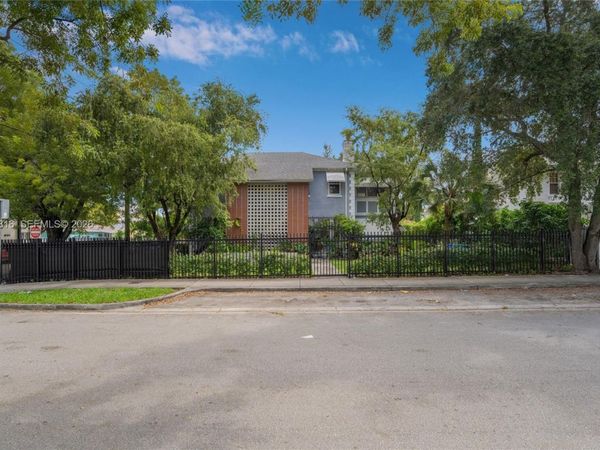 405 SW 11th Ave , Miami, FL 33130