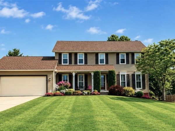 1658 Chestnut Trail Drive , Twinsburg, OH 44087