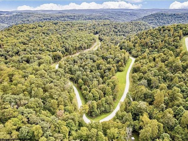 87 Whitewater Parkway, Bruceton Mills, WV 26525