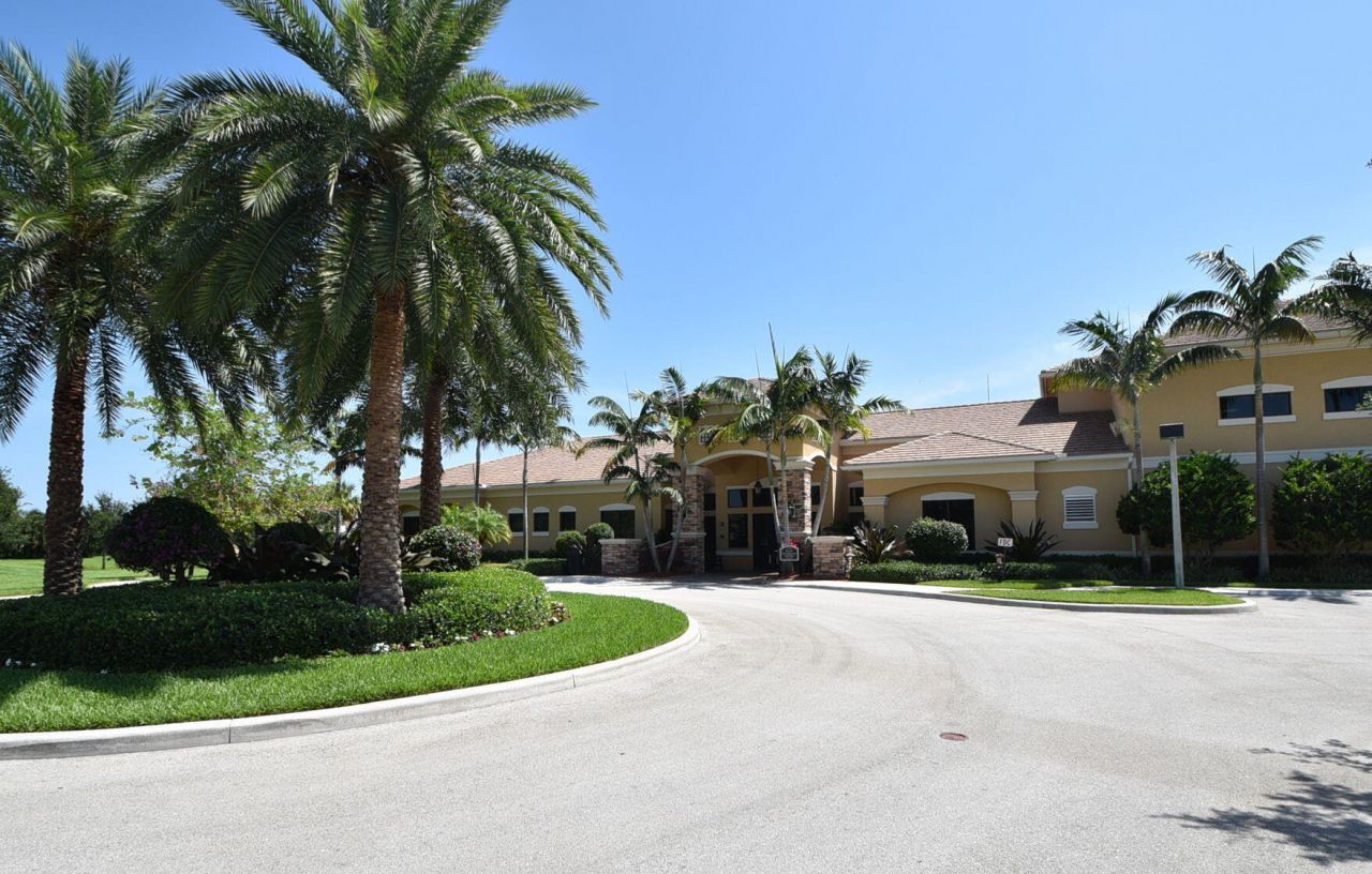8135 Cantabria Falls Drive, Boynton Beach, FL 33473 Photo