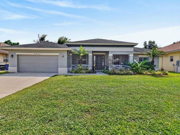 8565 SE Pinehaven Avenue, Hobe Sound, FL 33455