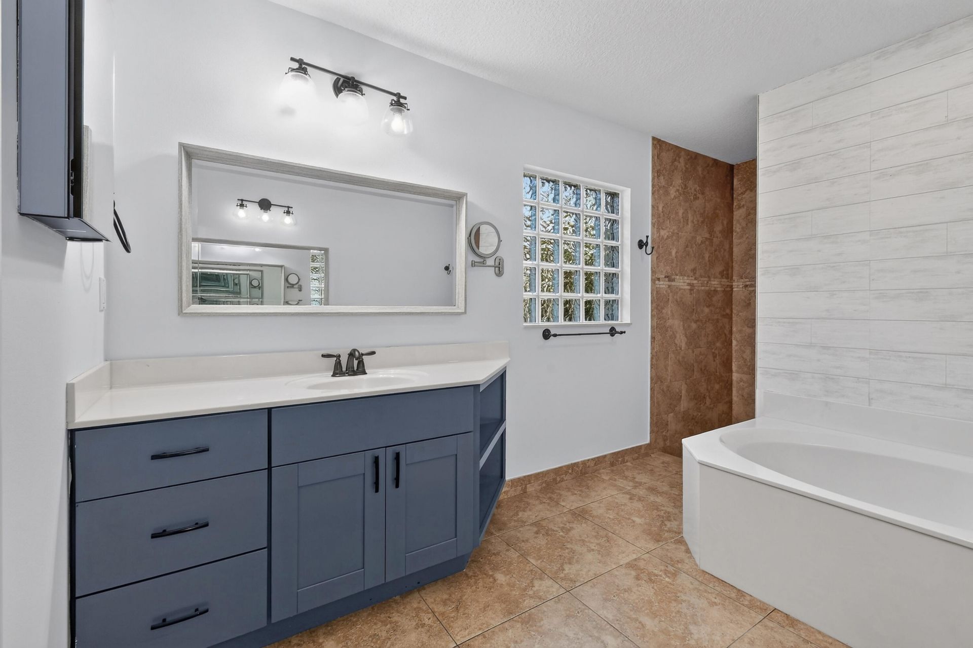 8565 SE Pinehaven Avenue, Hobe Sound, FL 33455 Photo
