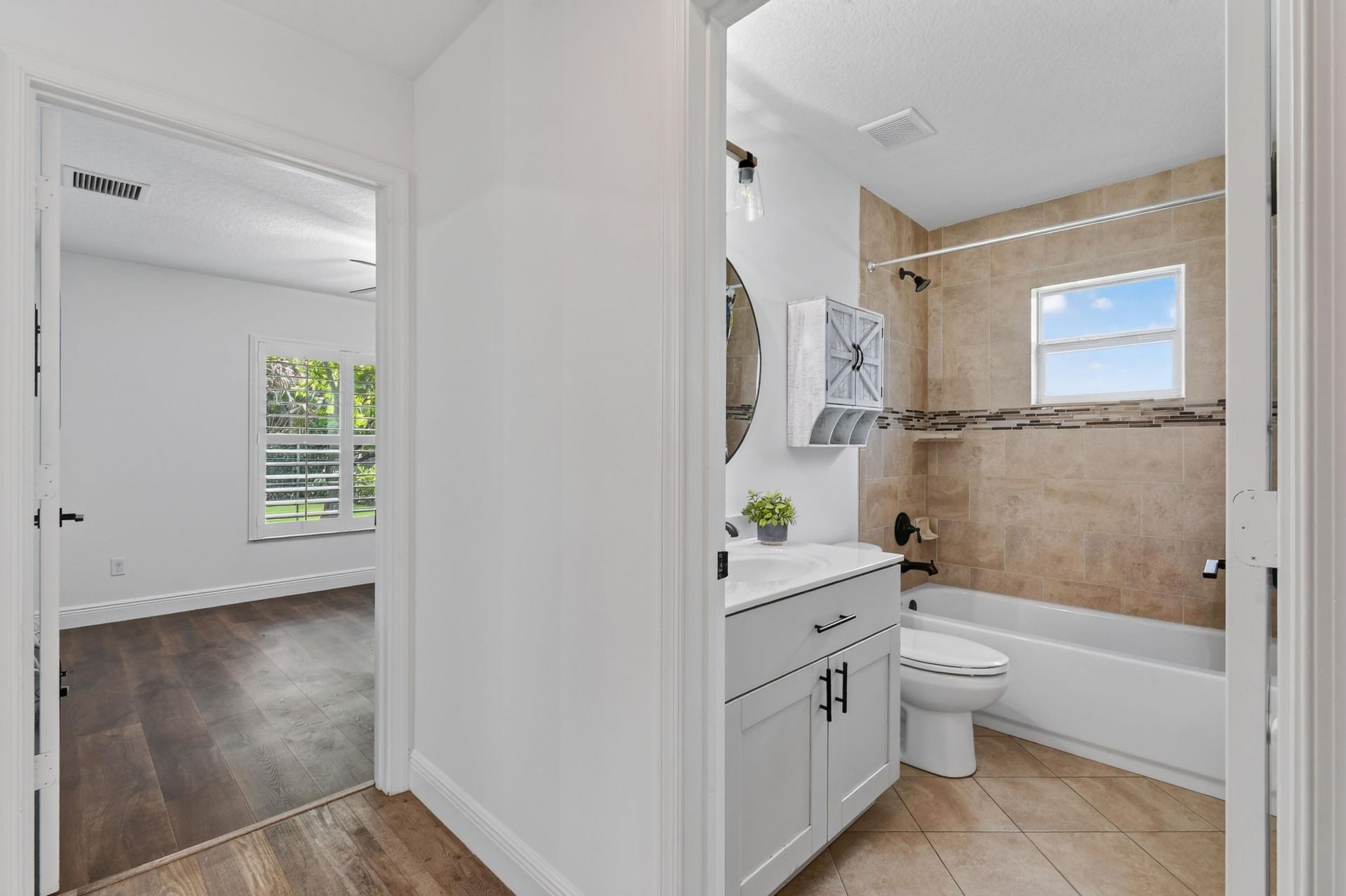 8565 SE Pinehaven Avenue, Hobe Sound, FL 33455 Photo