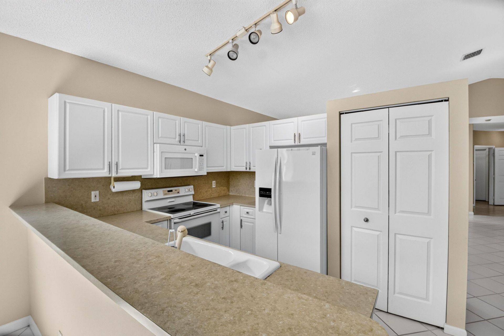 7695 Cherry Blossom Way, Boynton Beach, FL 33437 Photo
