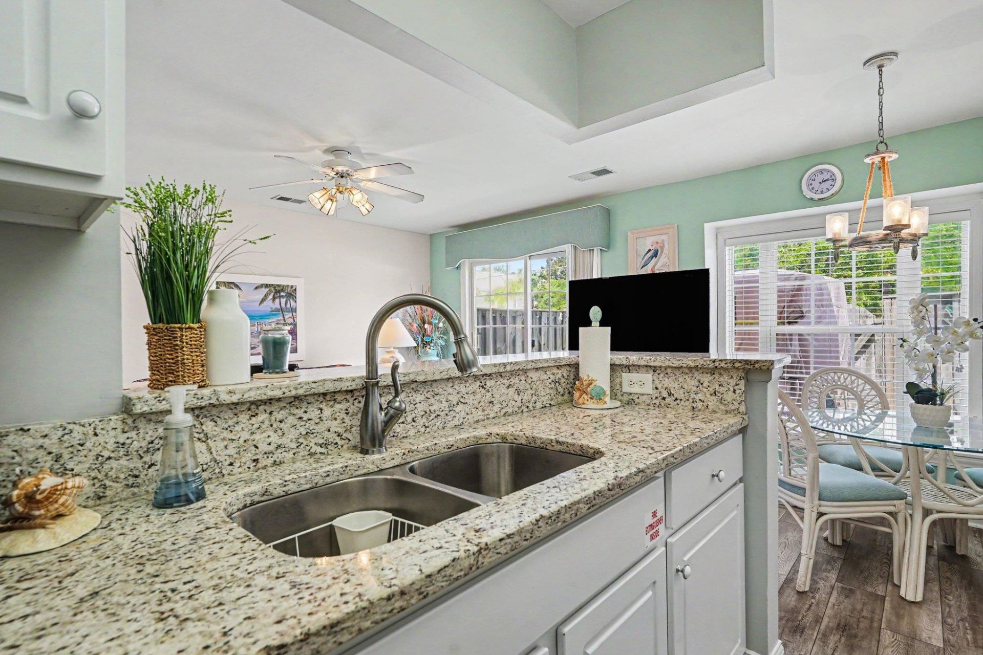 2701 Edge Dr. Photo 8