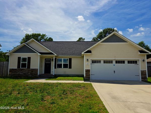 222 Rowland Drive, Richlands, NC 28574