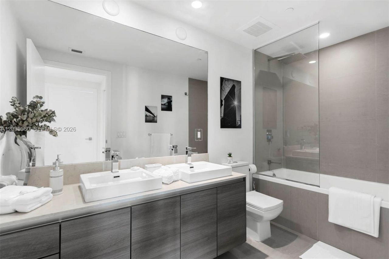 1080 Brickell Ave, Unit 4103, Miami, FL 33131 Photo