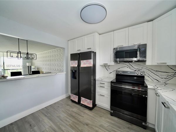 2541 Aragon Blvd , Unit 305, Sunrise, FL 33322
