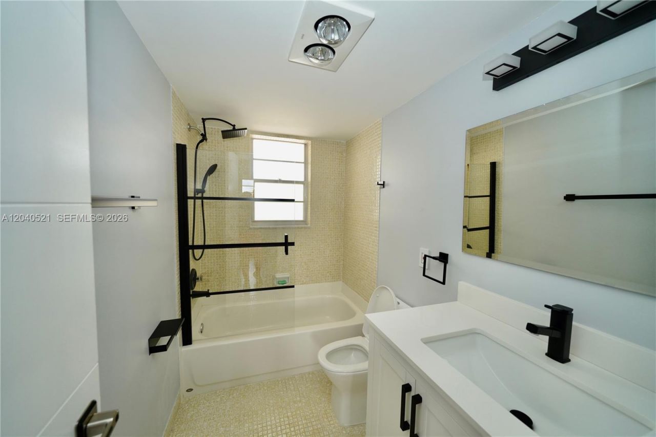 2541 Aragon Blvd, Unit 305, Sunrise, FL 33322 Photo