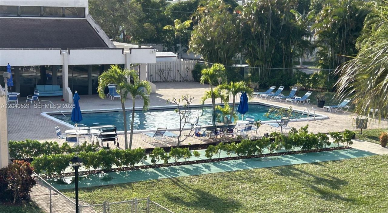 2541 Aragon Blvd, Unit 305, Sunrise, FL 33322 Photo