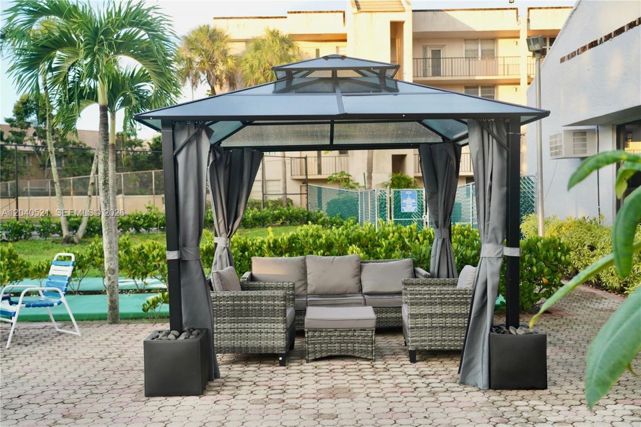2541 Aragon Blvd, Unit 305, Sunrise, FL 33322 Photo