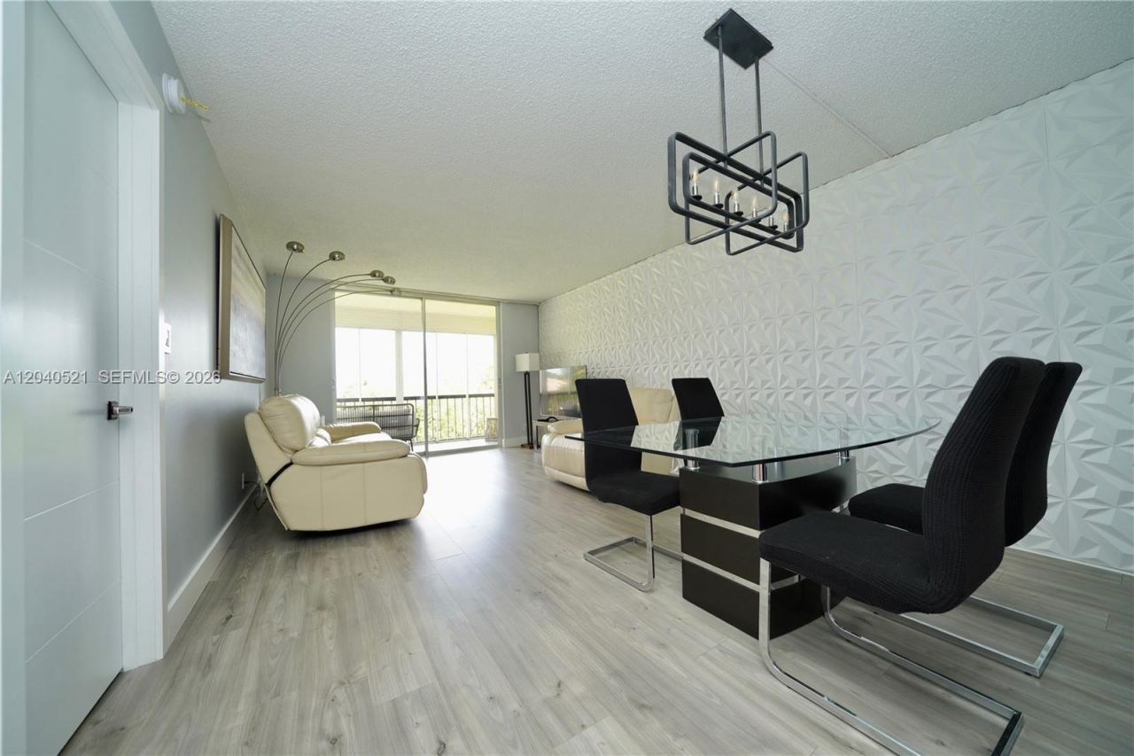 2541 Aragon Blvd, Unit 305, Sunrise, FL 33322 Photo