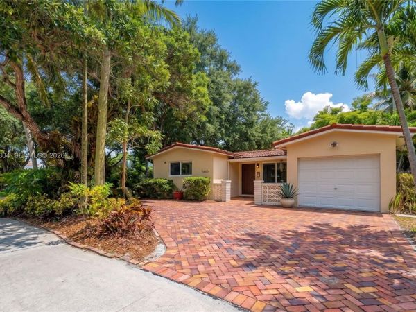 3800 W Park Rd , Hollywood, FL 33021