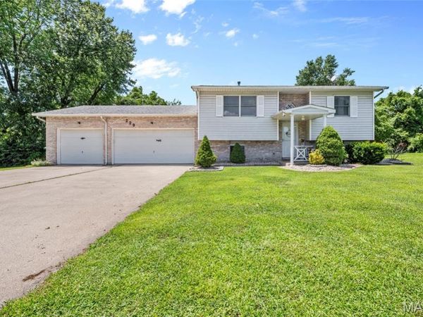 229 Chouteau Point, Pontoon Beach, IL 62040