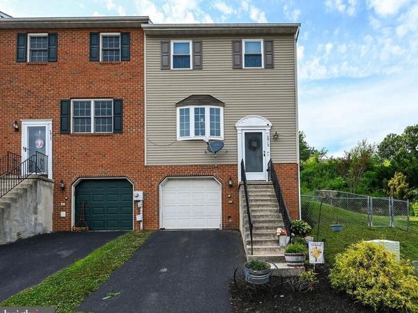 3915 PENNS DRIVE, READING, PA 19606