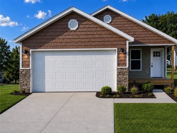 360 E Paige Avenue , Barberton, OH 44203