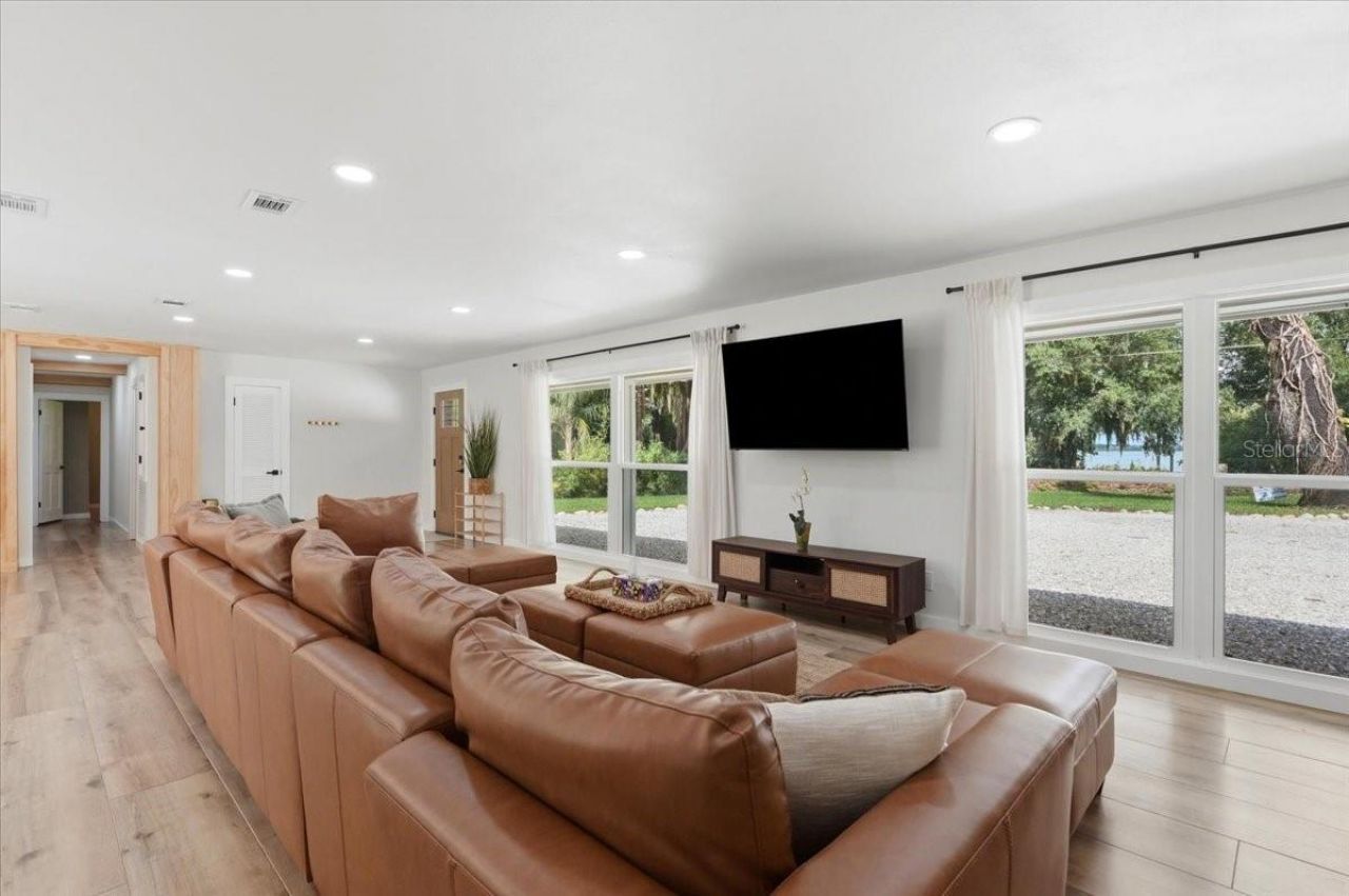 2072 Lake Ariana Boulevard , Auburndale, FL 33823 Photo