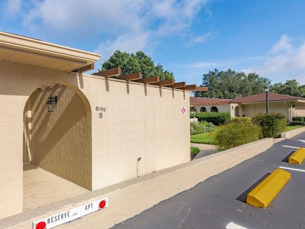 100 S TREMAIN STREET , Unit 5, MOUNT DORA, FL 32757