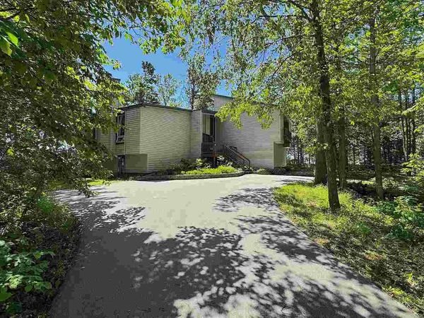 1178 Woodland Dr., Petoskey, MI 49770