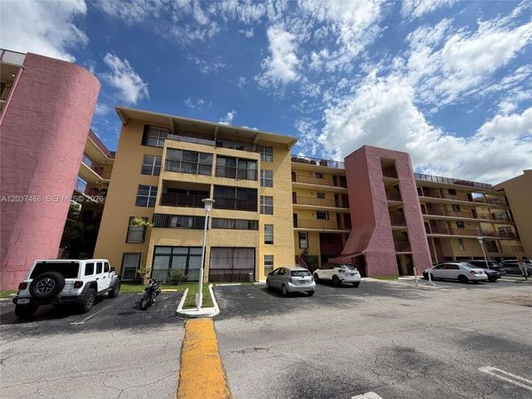 8775 Park Blvd , Unit 406, Miami, FL 33172
