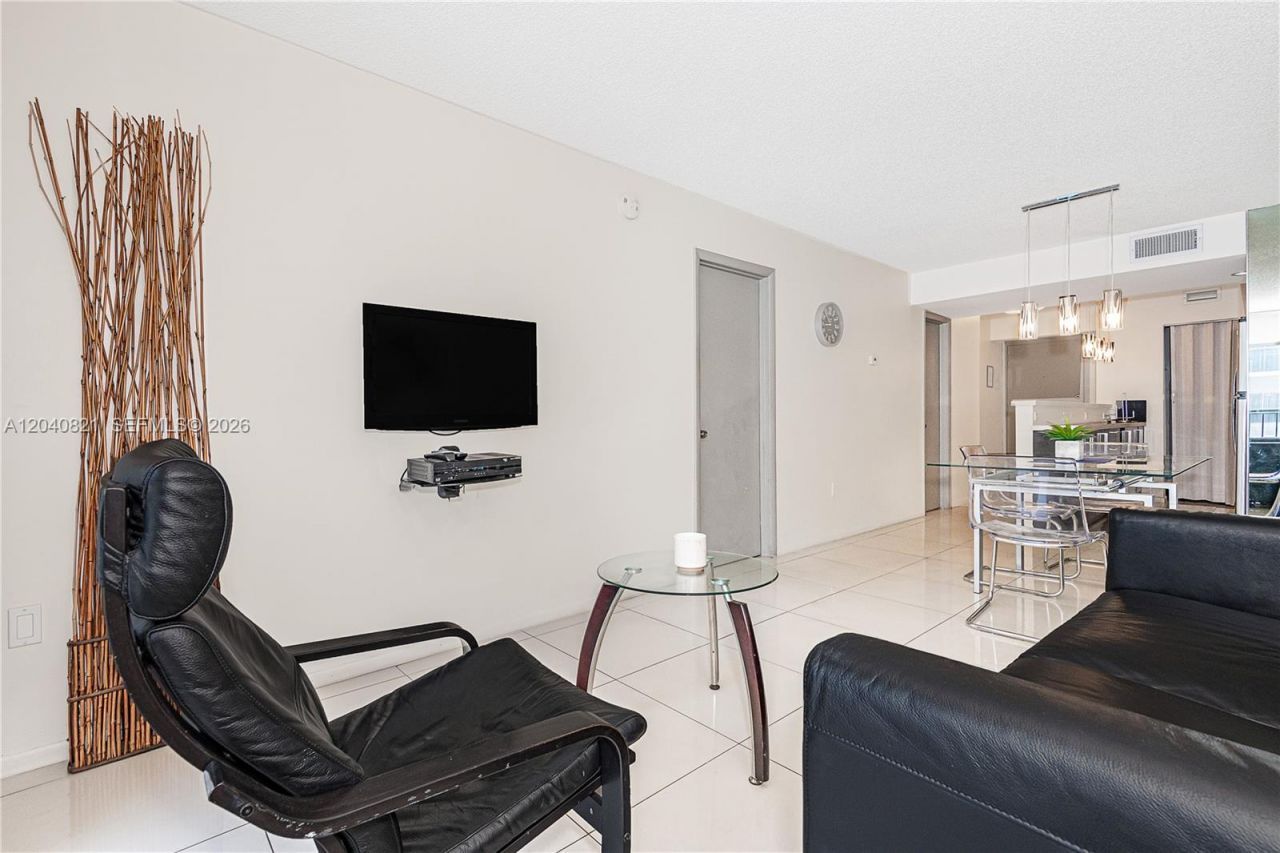 201 178th Dr , Unit 215, Sunny Isles Beach, FL 33160 Photo