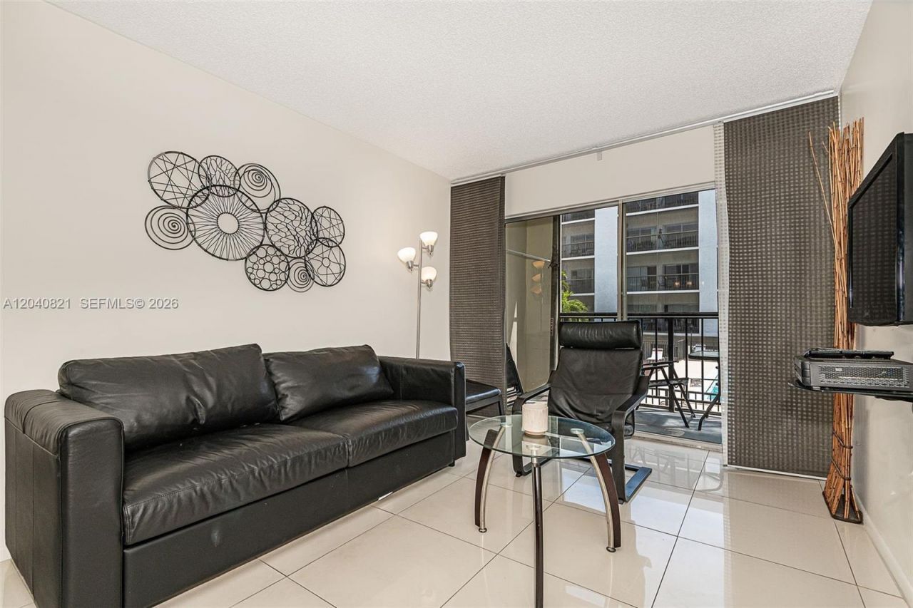 201 178th Dr , Unit 215, Sunny Isles Beach, FL 33160 Photo
