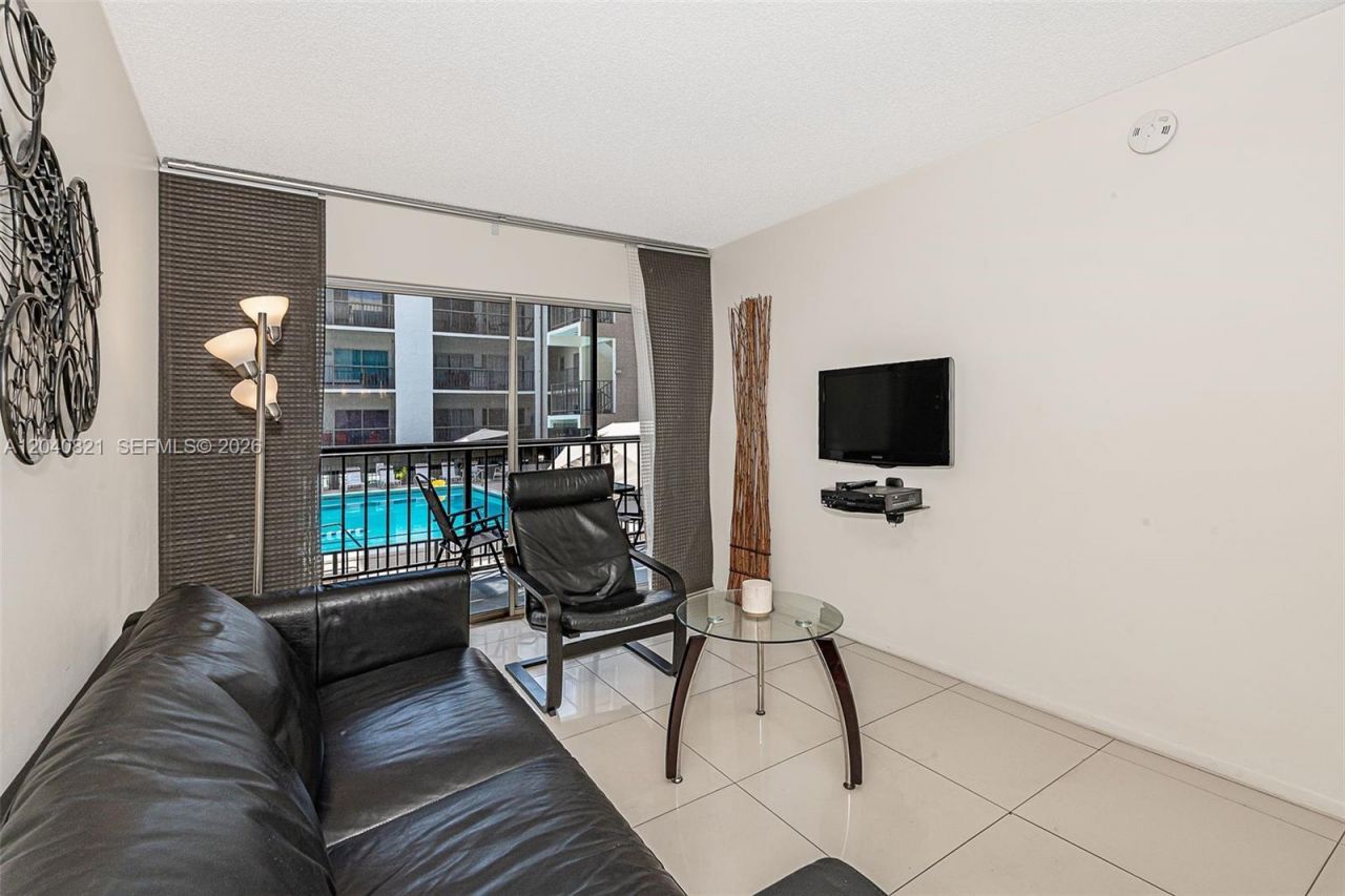 201 178th Dr , Unit 215, Sunny Isles Beach, FL 33160 Photo