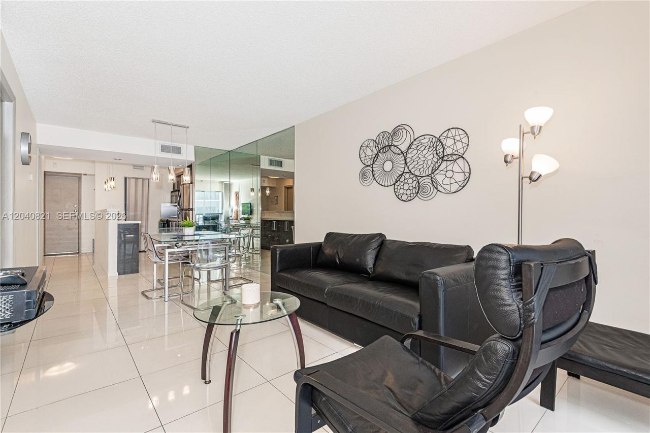 201 178th Dr , Unit 215, Sunny Isles Beach, FL 33160 Photo