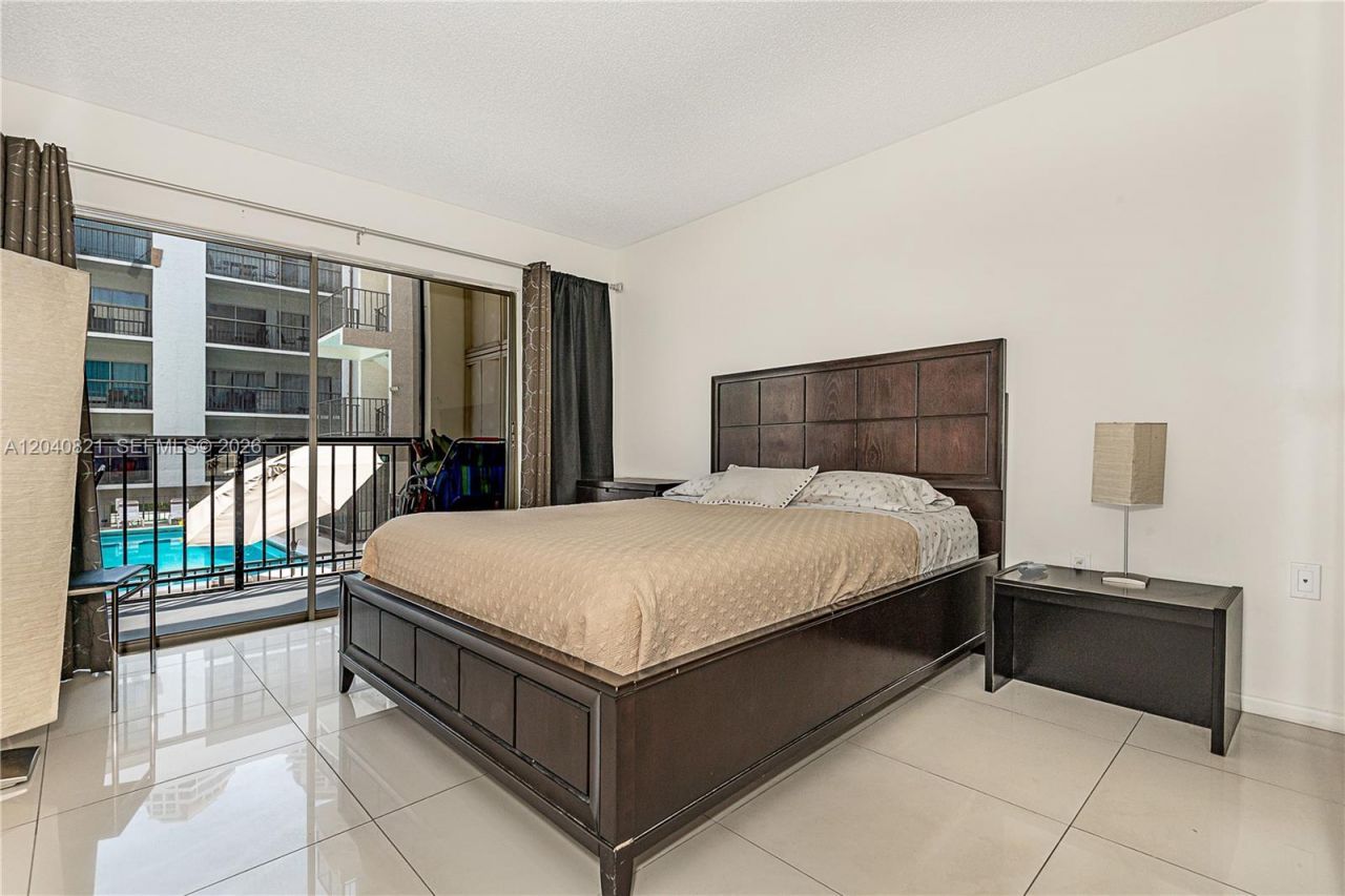 201 178th Dr , Unit 215, Sunny Isles Beach, FL 33160 Photo