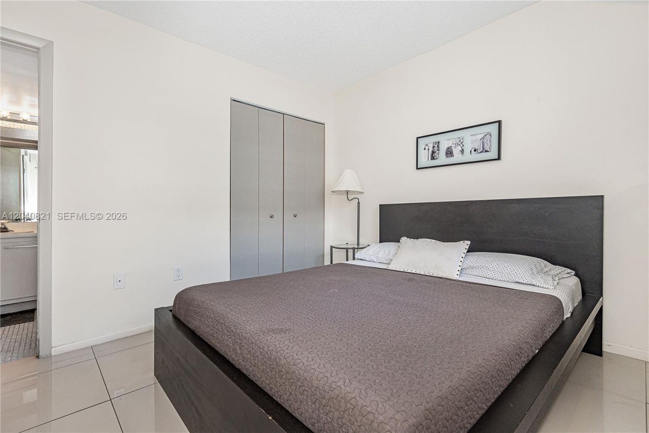 201 178th Dr , Unit 215, Sunny Isles Beach, FL 33160 Photo