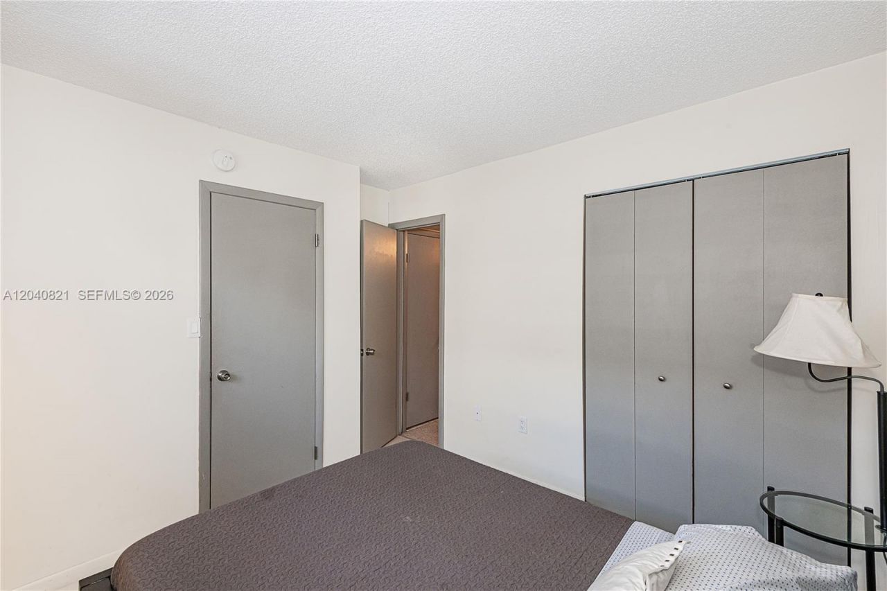201 178th Dr , Unit 215, Sunny Isles Beach, FL 33160 Photo