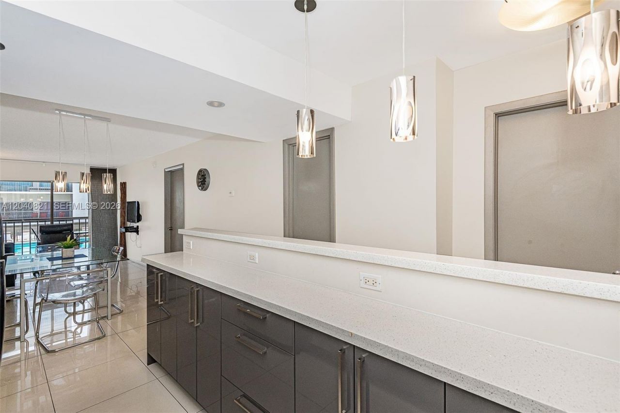 201 178th Dr , Unit 215, Sunny Isles Beach, FL 33160 Photo