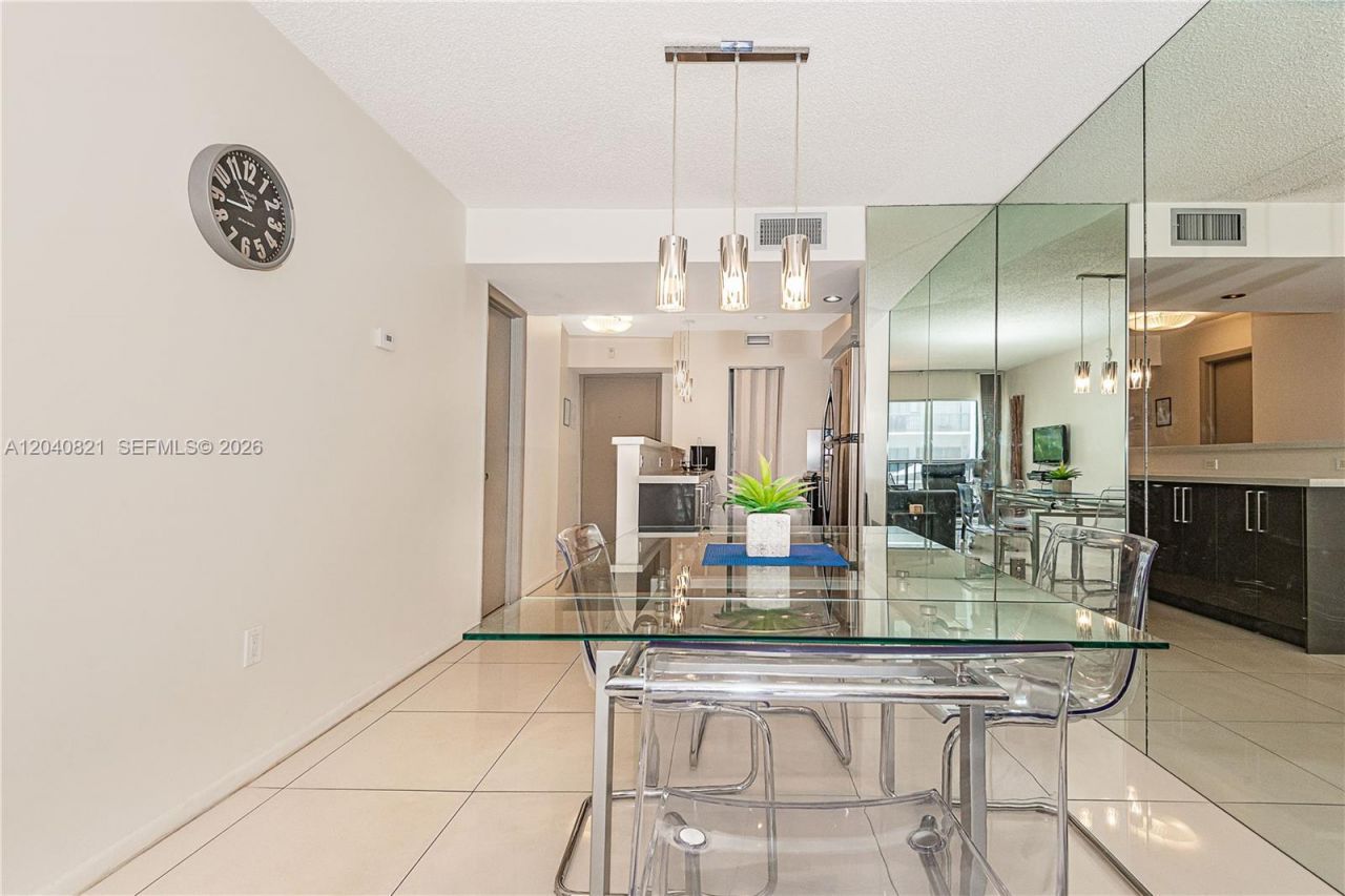 201 178th Dr , Unit 215, Sunny Isles Beach, FL 33160 Photo